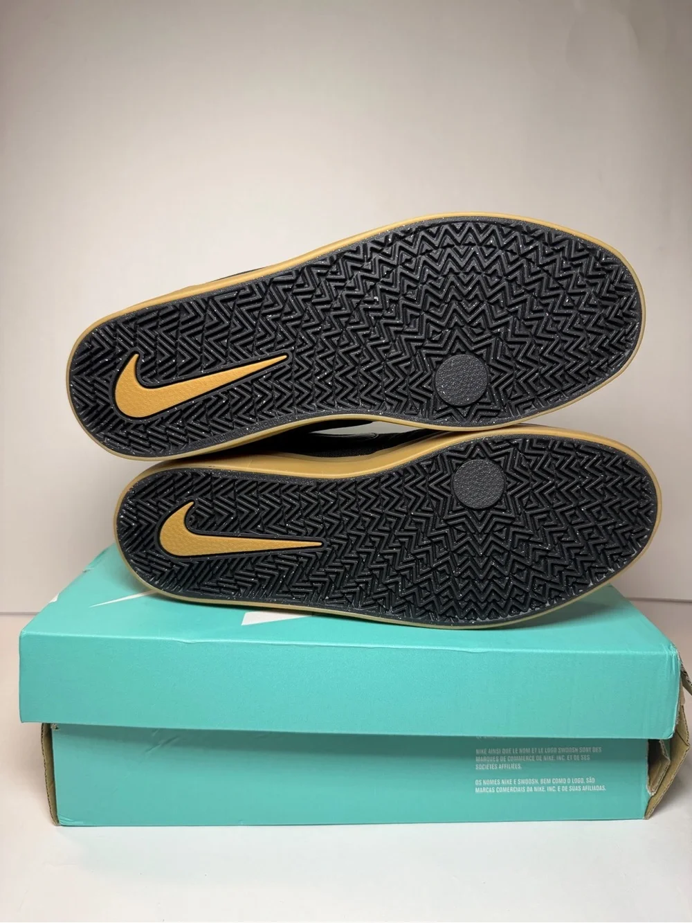 Nike SB Check Canvas Sneakers (6Y / 7.5W)